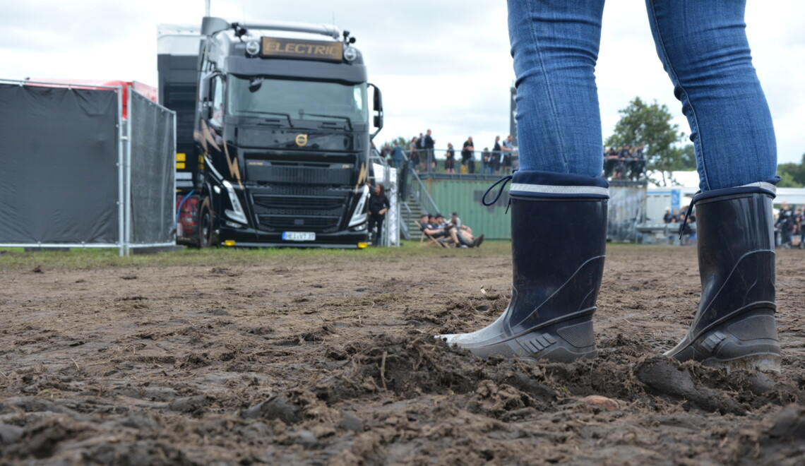 Gummistiefel im Schlamm bei Wacken 2023