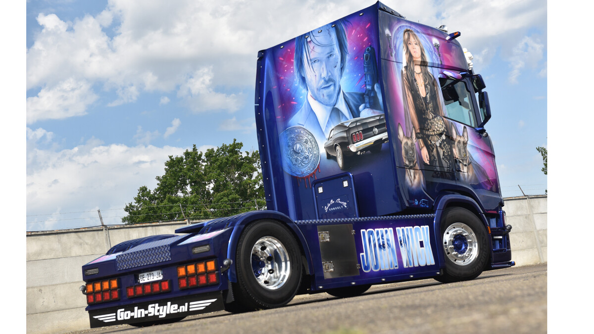 Scania Showtruck Bei Nacht
