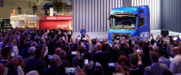 Der MAN eTGX in neuem, aerodynamischem Design mit neuer Batteriegeneration und verbesserter Rekuperation
