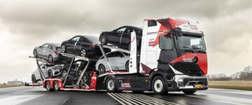 Erster vollelektrischer Autotransporter von Daimler Trucks in Dänemark im Einsatz