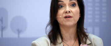 Katherina Reiche, Vorstandsvorsitzende Westenergie und Vorsitzende des Nationalen Wasserstoffrates, spricht auf dem Podium.