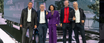 (v.l.n.r): Dr. Alexander Keßel (Head of Logistics & Digitalization MAN Truck & Bus), Prof. Dr. Helmut Schönenberger (Founder & CEO UnternehmerTUM), Dr. Sandra Bogdanovic (Technische Universität München, Beauftragte des Präsidenten für Philanthropie und Engagement), Dr. Frederik Zohm (Vorstand Forschung & Entwicklung MAN Truck & Bus), Dr. Philipp Gerbert (CEO TUM Venture Labs)