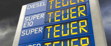 Tankanzeige mit der Preisbezeichnung teuer