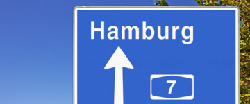 Autobahnschild A7 Richtung Hamburg