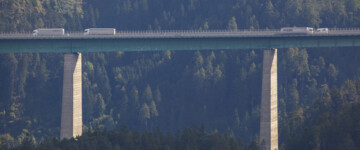 Brenner-Autobahn von weiter weg (Luegbrücke)