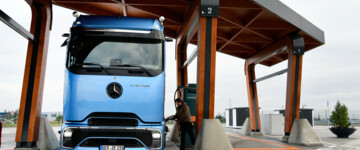 eActros lädt im MIlence Ladepark