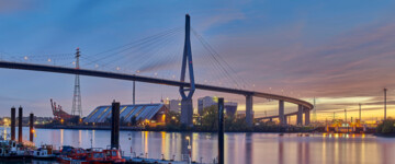Köhlbrandbrücke Hamburg bei Sonnenuntergang