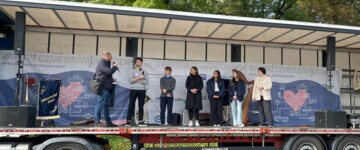 Bühne bei der Veranstaltung "Bayern gemeinsam bewegen" 2024 in München