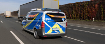 BALM-Fahrzeug überhult Lkw auf der Autobahn