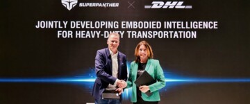 Gemeinsame Richtung intelligente und automatisierte Transportlösungen: Dr. Michael Ruf und Dr. Antje Huber nach der Unterzeichnung der Absichtserklärung zwischen SuperPanther und DHL Group auf der IAA Transportation 2026.