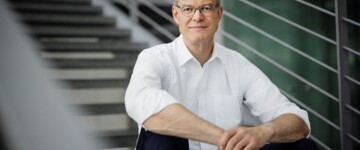 Bundesverkehrsminister Patrick Schnieder auf Treppe