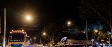 Lkws transportieren Lokomotiven aus dem nordhessischen Kassel nach Hamburg. Eine eigens für dieses Projekt entwickelte Kesselbrücke mit insgesamt 14 Achslinien wurde dafür zu einem Transportfahrzeug mit 68 Metern Länge und 230 Tonnen Gesamtgewicht kombiniert (Archivbild)