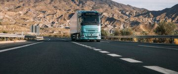 Der Volvo FH Aero Electric vor Bergen