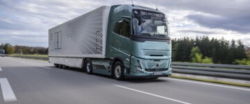 Volvo FH Aero Electric fährt