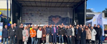 Gruppenfoto der verschiedenen Transport- und Logistikvertreter und -vereine