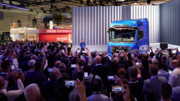 Der MAN eTGX in neuem, aerodynamischem Design mit neuer Batteriegeneration und verbesserter Rekuperation