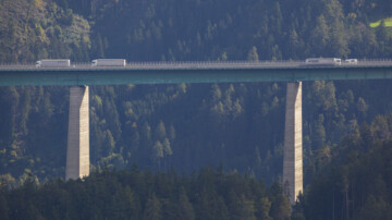 Brenner-Autobahn von weiter weg (Luegbrücke)
