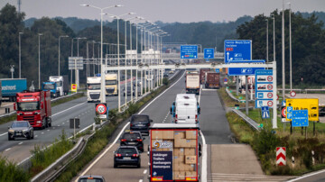 16. September 2024: Der Grenzübergang Straelen, zwischen Deutschland und den Niederlanden, Autobahn A40 und A67 in NL, Blick nach Richtung NL, erster Tag der verstärkten Grenzkontrollen gegen irreguläre Migration, der Verkehr läuft normal wie immer, NRW, Deutschland