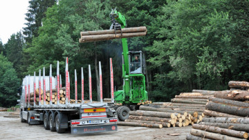 Holz-Spezialauflieger: Die Runge lässt grüßen