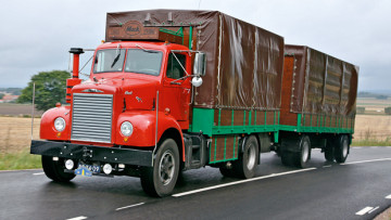 Oldtimer-Korso in Südschweden