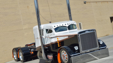 Showtruck Peterbilt 379: The Hustler