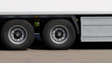 Lkw Reifen mit Unterfahrschutz