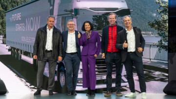 (v.l.n.r): Dr. Alexander Keßel (Head of Logistics & Digitalization MAN Truck & Bus), Prof. Dr. Helmut Schönenberger (Founder & CEO UnternehmerTUM), Dr. Sandra Bogdanovic (Technische Universität München, Beauftragte des Präsidenten für Philanthropie und Engagement), Dr. Frederik Zohm (Vorstand Forschung & Entwicklung MAN Truck & Bus), Dr. Philipp Gerbert (CEO TUM Venture Labs)