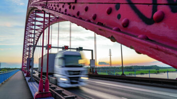 Berlin aus Brüssel/ Lkw auf der Autobahn