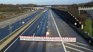 SpBild der Sperrung der Autobahn A19 zwischen den Anschlussstellen Kavelstorf und Laage in Richtung Rostock