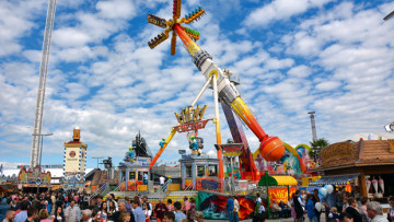 Oktoberfest Spezial: Schaustellerfamilie Kaiser unterwegs