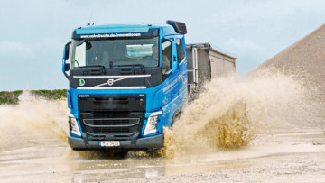 Volvo FH 500: Technoparty in der Grube