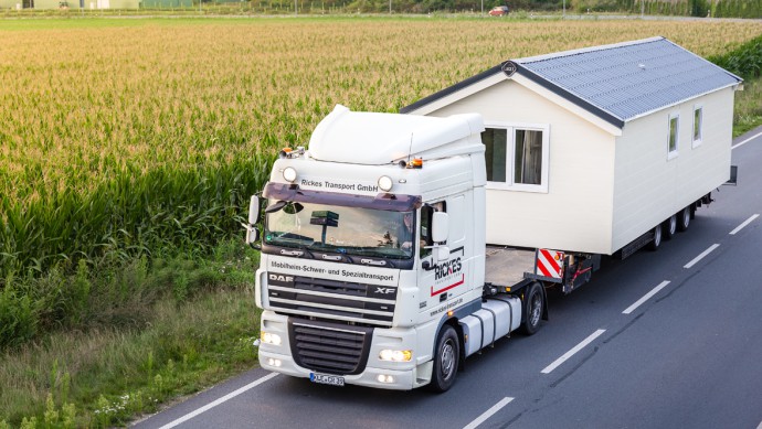 Bewegte Wände für Urlaubsstrände Aufmacher Mobilheimetransport