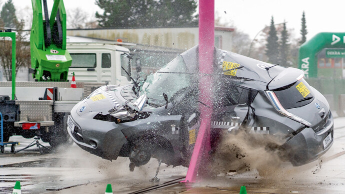 Crashtest E-Fahrzeuge