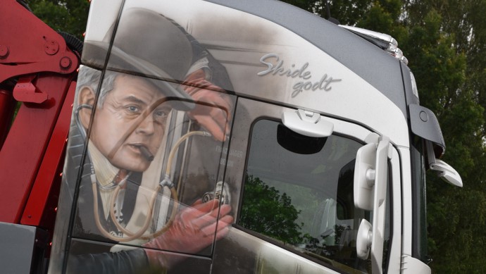 Showtruck Olsenbande: Das Fahrzeug in Bildern Skide godt