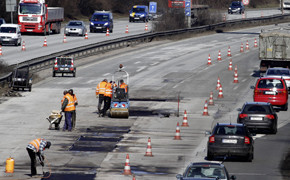 Neue A1 bei Bremen ist ein Sanierungsfall Gutachten: Löcher auf A1 durch schlechtes Material Bild