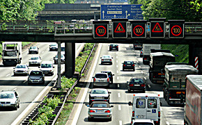 Aachen plant weitere Schritte im LKW-Führungskonzept Raum Stuttgart: Regierung will Fahrt auf Standstreifen erlauben Bild