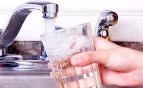 Leitungswasser perfekter Durstlöscher Leitungswasser perfekter Durstlöscher Bild
