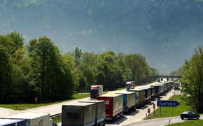 Österreich: Asfinag baut mehr LKW-Parkplätze Österreich: Mineralölsteuer steigt ab 2011 Bild