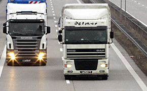 Überholverbot: Spediteur setzt sich LKW-Fahrer ein Bild