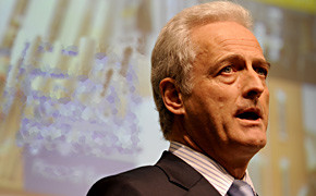 Ramsauer will mehr Güter auf die Schiene verlagern Bild