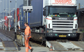 Italien lockert Verbot für Gefahrgut-Transporte nicht Italien lockert Verbot für Gefahrgut-Transporte nicht