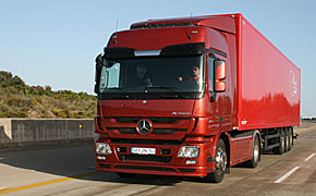 Der neue Actros: Weniger Verbrauch, mehr Komfort Mercedes Actros 1844: Glänzend geschminkt Bild