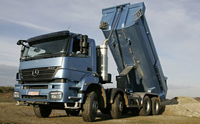 Profi-Test Mercedes Axor 3243 K 8x4/4: Ausbau einer Nische Bild
