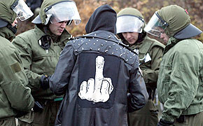 Böser Finger nicht strafbar Mittelfinger