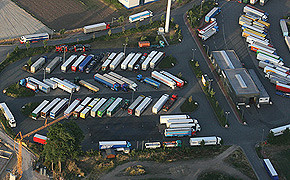 A33: Zusätzliche LKW-Parkplätze/Raststätte für sechs Monate gesperrt Bild