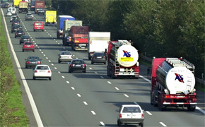 Bund droht Toll Collect mit Konkurrenz Mehr Güter befördert Bild