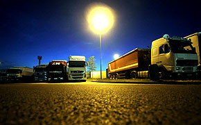 ADAC-Test: Mängel an Autobahn-Parkplätzen ADAC-Test: Mängel an Autobahn-Parkplätzen Bild