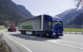 Transalp Trucking 2010: Oldtimer gegen moderne Trucks Transalp Trucking 2010: Oldtimer gegen moderne Trucks