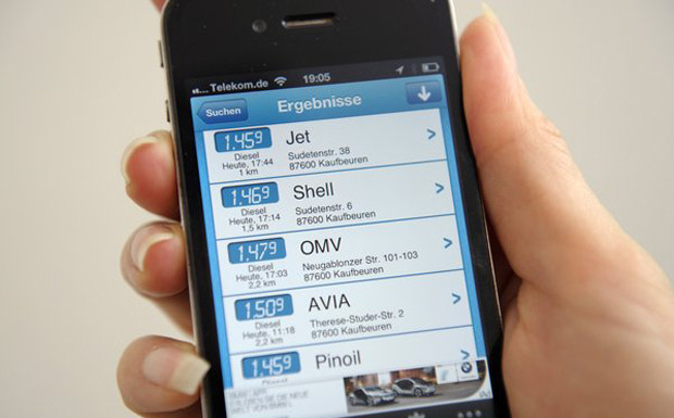 Mit Internet oder App zur günstigsten Tankstelle