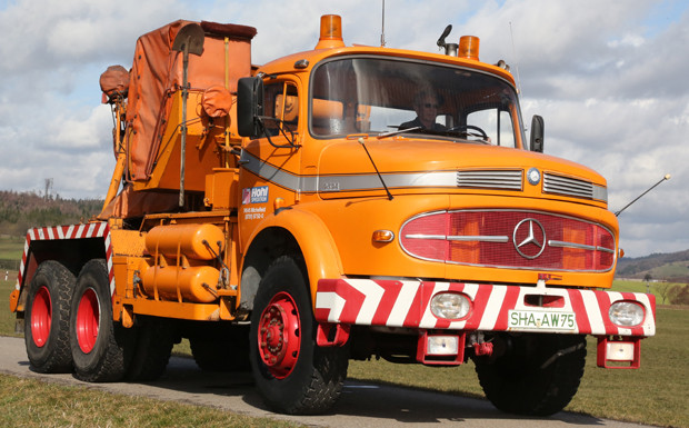 Oldie-Abschlepper von Mercedes